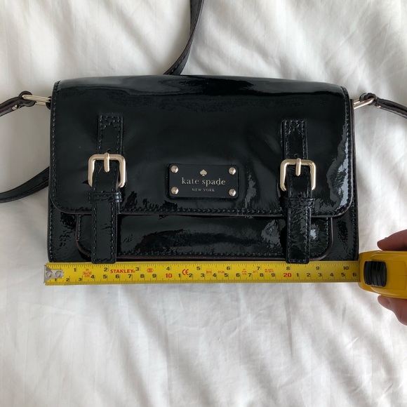 NEW KATE SPADE BLACK SHINY PATENT LEATHER CROSSBODY BAG WITH GOLD HARDWARE - Picture 6 of 15